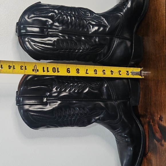 Elegant Black Western Boots - Picture 14 of 16